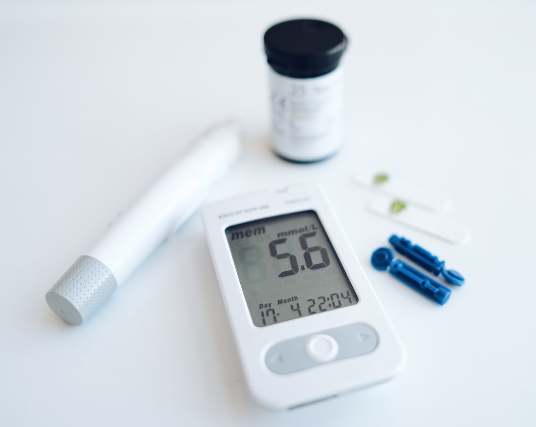 A blood glucose meter with test strips